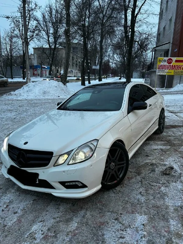 Mercedes benz w212 e350. продаю свой автомобиль, я владелец по птс! тех. осмотр пройден! машина в хорошем состоянии! по кузову без дефектов! ходовая полностью новая, вложено более 300т. р стойки регулируемые по высоте и жесткости! масла, фильтра итд заменены. выхлоп регулируемый! амг пакет, полная комплектация!! обогрев/вентиляция сидений по 3 скорости. 3 памяти сидений/руля боковые поддержки, спинки итд настраиваются 2-х зонный климат контроль датчики дождя/света/встречки сзади опускаются полностью окна светом сушит асфальт адаптивный свет фары поворачивают едет боком по сухому коробка в идеале (7g tronic) мотор масло не жрет (m272,3.5l) поменяно все что можно, доедет куда угодно! пробег реальный 282.000км машина обслуживается только на грамотных сервисах, все заказ-наряды прилагаются! машина находится в центре донецка! цена: 1.475.000р торг реальному покупателю, детали по телефону +79495027772 📞 звоните: +7(949)5027772 - фотография - 1