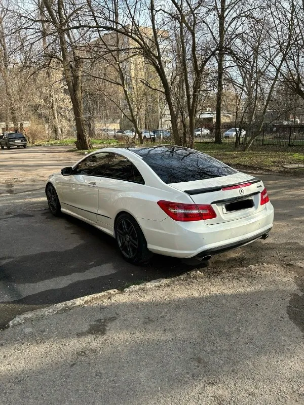 Mercedes benz w212 e350. продаю свой автомобиль, я владелец по птс! тех. осмотр пройден! машина в хорошем состоянии! по кузову без дефектов! ходовая полностью новая, вложено более 300т. р стойки регулируемые по высоте и жесткости! масла, фильтра итд заменены. выхлоп регулируемый! амг пакет, полная комплектация!! обогрев/вентиляция сидений по 3 скорости. 3 памяти сидений/руля боковые поддержки, спинки итд настраиваются 2-х зонный климат контроль датчики дождя/света/встречки сзади опускаются полностью окна светом сушит асфальт адаптивный свет фары поворачивают едет боком по сухому коробка в идеале (7g tronic) мотор масло не жрет (m272,3.5l) поменяно все что можно, доедет куда угодно! пробег реальный 282.000км машина обслуживается только на грамотных сервисах, все заказ-наряды прилагаются! машина находится в центре донецка! цена: 1.475.000р торг реальному покупателю, детали по телефону +79495027772 📞 звоните: +7(949)5027772 - фотография - 3