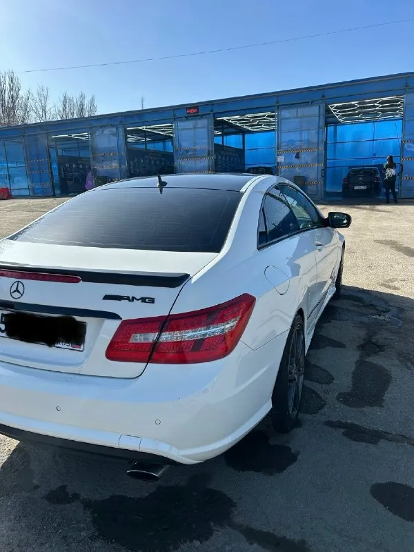 Mercedes benz w212 e350. продаю свой автомобиль, я владелец по птс! тех. осмотр пройден! машина в хорошем состоянии! по кузову без дефектов! ходовая полностью новая, вложено более 300т. р стойки регулируемые по высоте и жесткости! масла, фильтра итд заменены. выхлоп регулируемый! амг пакет, полная комплектация!! обогрев/вентиляция сидений по 3 скорости. 3 памяти сидений/руля боковые поддержки, спинки итд настраиваются 2-х зонный климат контроль датчики дождя/света/встречки сзади опускаются полностью окна светом сушит асфальт адаптивный свет фары поворачивают едет боком по сухому коробка в идеале (7g tronic) мотор масло не жрет (m272,3.5l) поменяно все что можно, доедет куда угодно! пробег реальный 282.000км машина обслуживается только на грамотных сервисах, все заказ-наряды прилагаются! машина находится в центре донецка! цена: 1.475.000р торг реальному покупателю, детали по телефону +79495027772 📞 звоните: +7(949)5027772 - фотография - 6