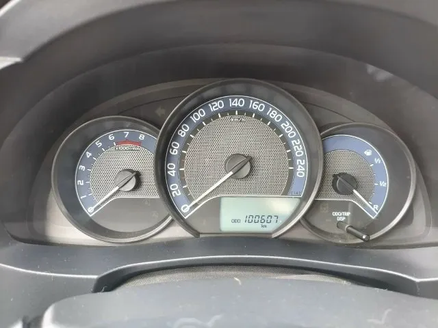 Toyota corolla 2013 года, объем двигателя 1,33, мощность по стс 101 л. с. , сборка - турция, пробег оригинальный: 100 тыс. машина куплена в салоне. мкпп. 2 владелец по птс (из одной семьи). надёжный автомобиль, в хорошем состоянии, готов на любые проверки, очень экономичная, бережное отношение, регулярное обслуживание, зелёная автотека, без дтп!!! гаражное хранение, резина зима-лето, по бамперу есть мелкие сколы (см. фото), все вопросы по телефону +79494512370 1 140 000 руб. г. донецк, днр. торг у капота уместен. 📞 звоните: +7(949)4512370 - фотография - 4