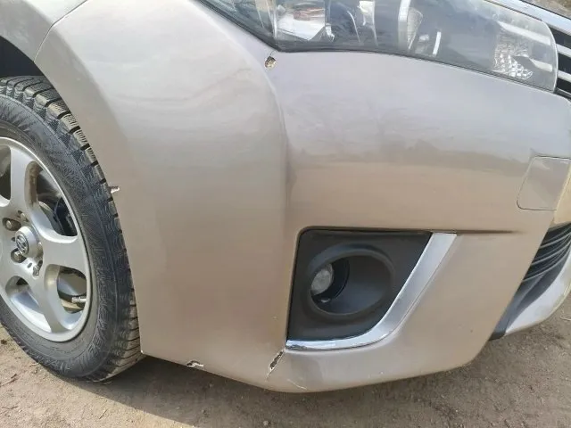 Toyota corolla 2013 года, объем двигателя 1,33, мощность по стс 101 л. с. , сборка - турция, пробег оригинальный: 100 тыс. машина куплена в салоне. мкпп. 2 владелец по птс (из одной семьи). надёжный автомобиль, в хорошем состоянии, готов на любые проверки, очень экономичная, бережное отношение, регулярное обслуживание, зелёная автотека, без дтп!!! гаражное хранение, резина зима-лето, по бамперу есть мелкие сколы (см. фото), все вопросы по телефону +79494512370 1 140 000 руб. г. донецк, днр. торг у капота уместен. 📞 звоните: +7(949)4512370 - фотография - 7