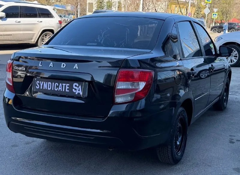 Ваз granta цена:550.000руб год: 2019 объем: 1.6 коробка: механика привод: передний возможна продажа в кредит или обмен +79494603628 осмотр:автосалон«syndicate-avto» ( г. донецк, проспект ильича 63a) 📞 звоните: +7(949)4603628 - фотография - 4