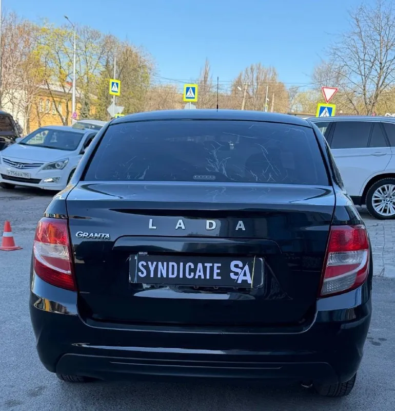 Ваз granta цена:550.000руб год: 2019 объем: 1.6 коробка: механика привод: передний возможна продажа в кредит или обмен +79494603628 осмотр:автосалон«syndicate-avto» ( г. донецк, проспект ильича 63a) 📞 звоните: +7(949)4603628 - фотография - 5