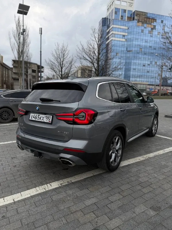 Bmw x3 рестайлинг 02/2023г мотор 2л, полный привод, 256 л. с! авто в отличном состоянии, без ограничений на переоформление! технически и визуально без нареканий, очень хорошая комплектация, авто находится в донецке, практически без пробега по рф vin:5ux53dp06p9r51057 цена 6🍋 торг у капота +79493106674 - фотография - 4