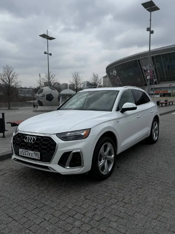 Audi q5 11/2021г мотор 2л, полный привод! авто в отличном состоянии, без ограничений на переоформление! технически и визуально без нареканий, очень хорошая комплектация, авто находится в донецке, практически без пробега по рф vin:wa1eaafy0n2044706 цена 5.350🍋 торг у капота звоните +79493106674 - фотография - 1