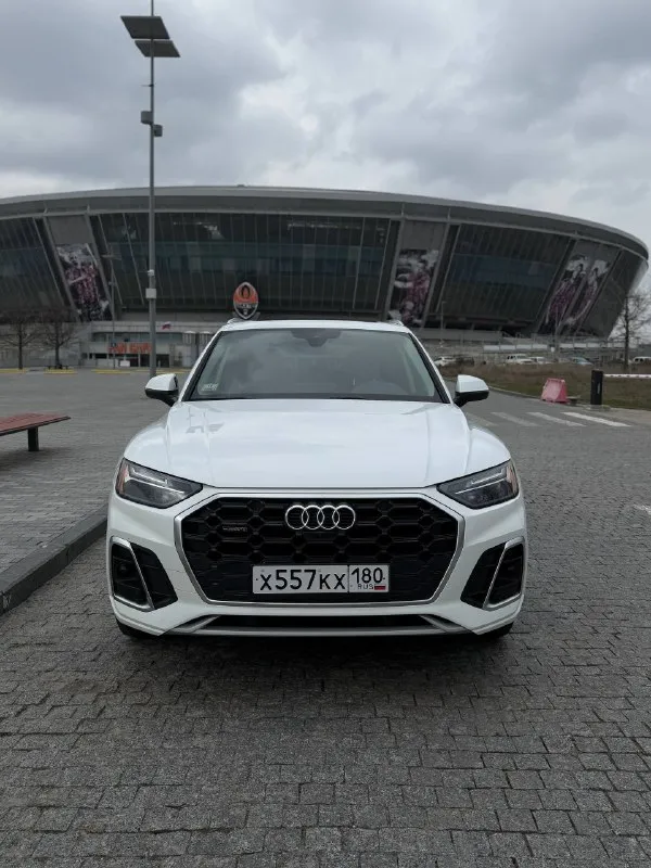 Audi q5 11/2021г мотор 2л, полный привод! авто в отличном состоянии, без ограничений на переоформление! технически и визуально без нареканий, очень хорошая комплектация, авто находится в донецке, практически без пробега по рф vin:wa1eaafy0n2044706 цена 5.350🍋 торг у капота звоните +79493106674 - фотография - 2