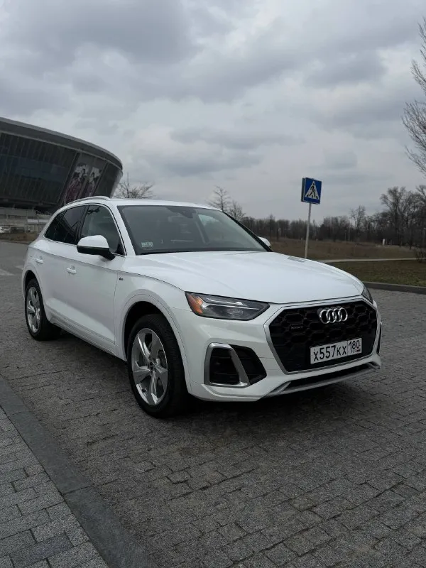 Audi q5 11/2021г мотор 2л, полный привод! авто в отличном состоянии, без ограничений на переоформление! технически и визуально без нареканий, очень хорошая комплектация, авто находится в донецке, практически без пробега по рф vin:wa1eaafy0n2044706 цена 5.350🍋 торг у капота звоните +79493106674 - фотография - 3