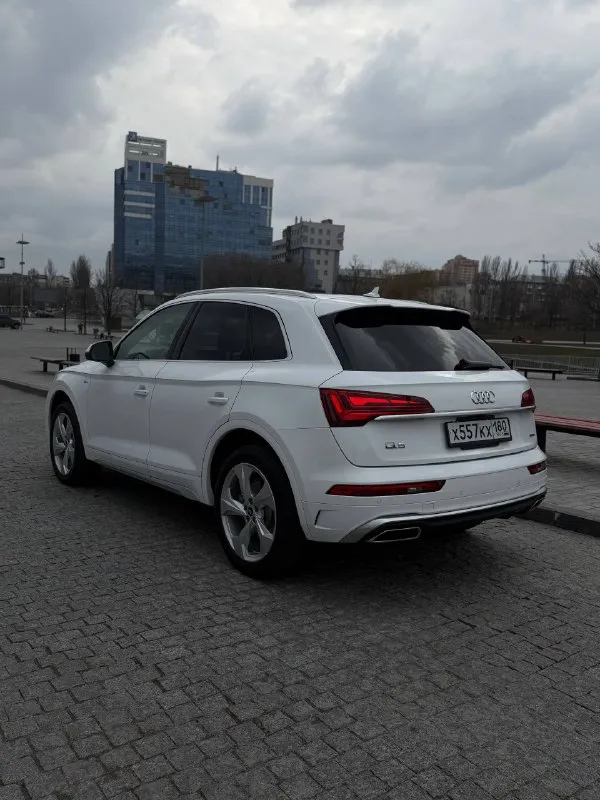 Audi q5 11/2021г мотор 2л, полный привод! авто в отличном состоянии, без ограничений на переоформление! технически и визуально без нареканий, очень хорошая комплектация, авто находится в донецке, практически без пробега по рф vin:wa1eaafy0n2044706 цена 5.350🍋 торг у капота звоните +79493106674 - фотография - 6