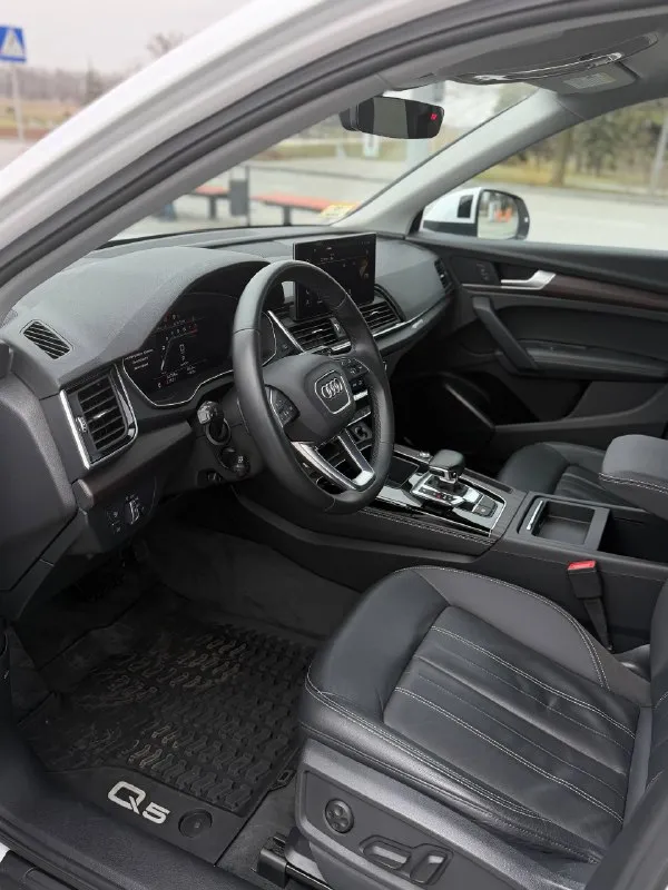 Audi q5 11/2021г мотор 2л, полный привод! авто в отличном состоянии, без ограничений на переоформление! технически и визуально без нареканий, очень хорошая комплектация, авто находится в донецке, практически без пробега по рф vin:wa1eaafy0n2044706 цена 5.350🍋 торг у капота звоните +79493106674 - фотография - 7