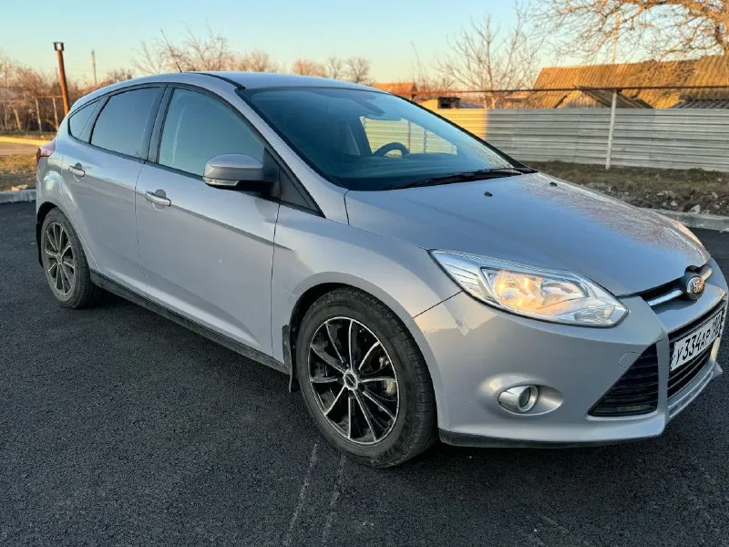 Ford focus 3 225.000 км 1.6 акпп ухоженная, не выкатанная машина в достойном состоянии. в родном окрасе, стекла в круг родные. двигатель и коробка работает в штатном режиме. салон в отличном состоянии. автотека зеленая, пробег оригинальный. комплект грм поменян 15.000 назад. в целом несмотря на года машина выглядит современно, а также имеет все необходимые функции для комфортной езды. адекватному покупателю отдам комплект дисней резины на шматках. из недостатков нужно заменить два задних амортизатора. цену ставлю самую низкую в мариуполе на связку 1.6 (125 л. с) + акпп. поэтому глобального торга не ожидайте, чисто символически уступлю. обмен, площадки, перекупы - не интересно, обязательное переоформление в течение 10 дней. 730.000₽ +79498477010 tg: @bestrek1 - фотография - 2
