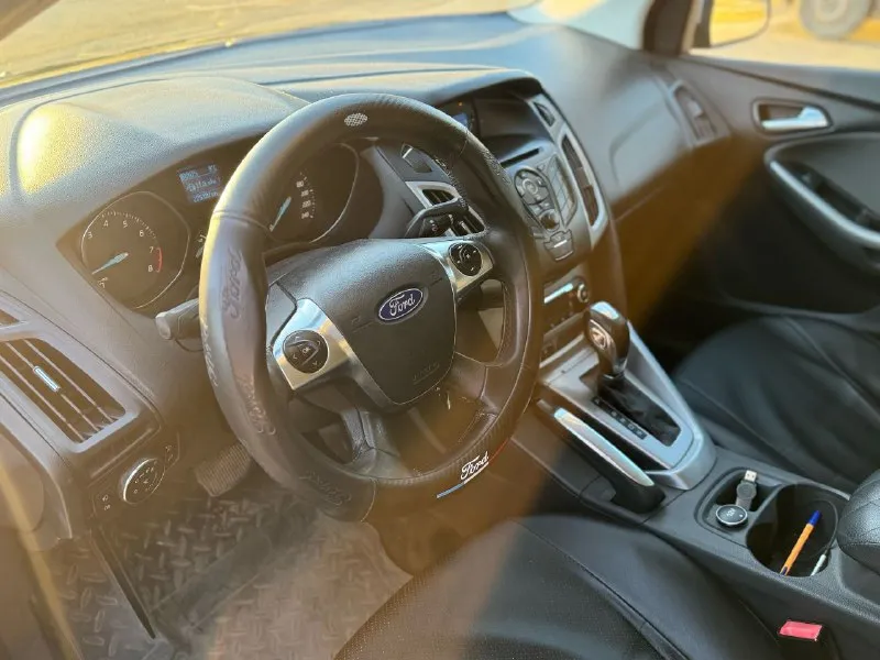 Ford focus 3 225.000 км 1.6 акпп ухоженная, не выкатанная машина в достойном состоянии. в родном окрасе, стекла в круг родные. двигатель и коробка работает в штатном режиме. салон в отличном состоянии. автотека зеленая, пробег оригинальный. комплект грм поменян 15.000 назад. в целом несмотря на года машина выглядит современно, а также имеет все необходимые функции для комфортной езды. адекватному покупателю отдам комплект дисней резины на шматках. из недостатков нужно заменить два задних амортизатора. цену ставлю самую низкую в мариуполе на связку 1.6 (125 л. с) + акпп. поэтому глобального торга не ожидайте, чисто символически уступлю. обмен, площадки, перекупы - не интересно, обязательное переоформление в течение 10 дней. 730.000₽ +79498477010 tg: @bestrek1 - фотография - 6
