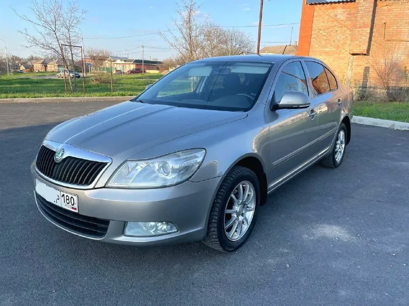 Продам! я собственник✅ skoda octavia a5 лифтбек. год 2011 обём 1.6 mpi (102л. с) пробег 178000 самый надёжный мотор✅ автомобиль в родной краске без дтп! кузов очень хорошем состоянии без рыжиков и без гнили! салон в хорошем состоянии опрятный. по технической части всё отлично. мотор работает ровно как часы масло не расходует от замены до замены! комплектация самая полная сомфорт ✅ -двухзонный климат -датчик света -датчик дождя -еsp -abs -электро регулировка зеркал заднего вида -подгрев передних сидений -обогрев заднего стекла -обогрев зеркал заднего вида -климат контроль -охлаждения бардачка и подлокотника -круиз контроль -мульти руль -задний парктроник -линзы в фарах, электрорегулировка по высоте -противотуманные фары viper -адаптивное освещение -автоматическое затемнение зеркала заднего вида -передние, задние стеклоподъемники автомобиль юридически чист! за автомобиль не стыдно заинтересованным скинул видеообзор. г. донецк. цена. 890руб торг. ✅ тел. +7949-551-46-24 >тел+79614126285<телеграм на этом. - фотография - 2