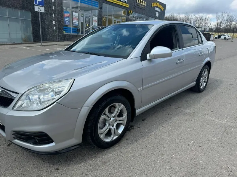 Opel vecrtra 2.0 turbo год 2006 коробка ручная механика 6 вперед едет бодро технически все в порядке без вложений пробег 262 тысячи кузов как на фото в хорошем состоянии цена 535 тысяч рублей 🔥 телефон +79496827780 находится в мариуполе - фотография - 2