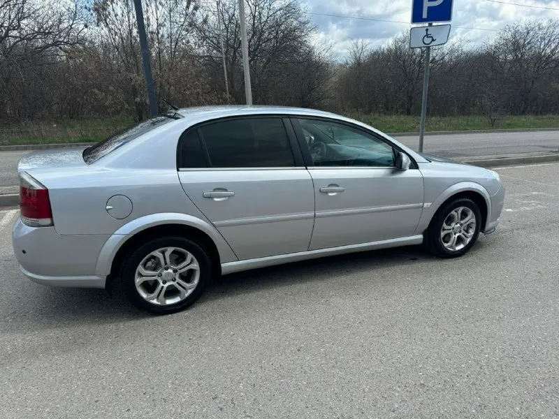 Opel vecrtra 2.0 turbo год 2006 коробка ручная механика 6 вперед едет бодро технически все в порядке без вложений пробег 262 тысячи кузов как на фото в хорошем состоянии цена 535 тысяч рублей 🔥 телефон +79496827780 находится в мариуполе - фотография - 8