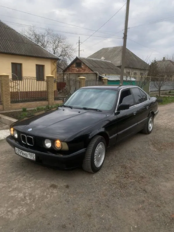 Bmw 5 series e34 ✅год выпуска: 1988 ✅ объем двигателя: 3.0 ✅ пробег: 415.000 -двигатель m30,работает как положено, масло не расходует. - кпп getrag 220, передачи все на месте. -подвеска отрабатывает мягко, посторонних звуков нет. -кузов не гнилой, в сварке и покраске не нуждается. -комплектация: 2 стеклоподъемника, гидроусилитель руля, регулировка зеркал, бортовой компьютер. -установлен гбо 4 поколения, внесён в тех. паспорт. по документам временный учёт рф 🇷🇺 ‼️цена: 300.000 рублей не питайте иллюзий, автомобиль не новый‼️ просьба по воздуху не беспокоить, звонить только заинтересованным, понимающим людям‼️ +79490919282 - фотография - 1