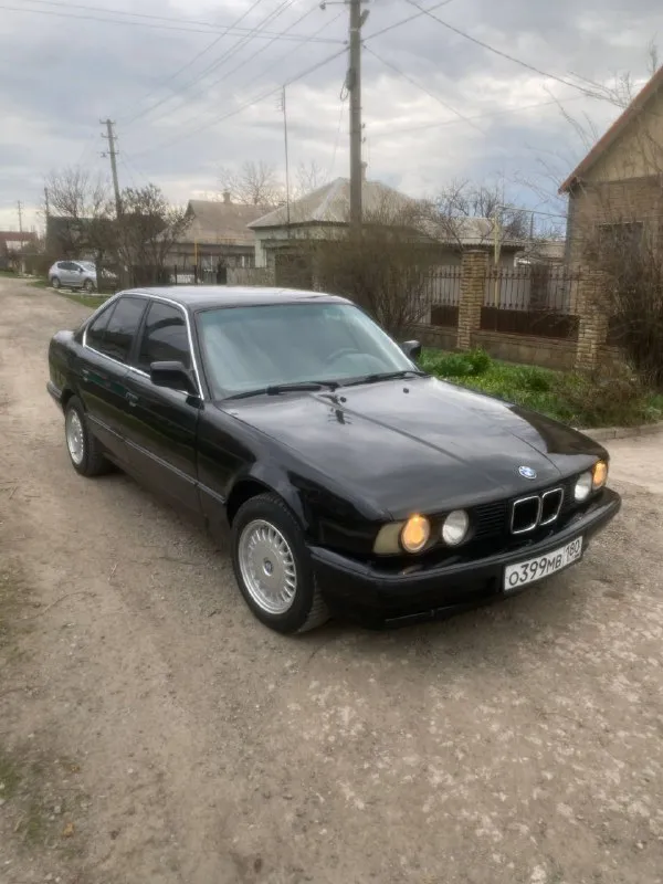 Bmw 5 series e34 ✅год выпуска: 1988 ✅ объем двигателя: 3.0 ✅ пробег: 415.000 -двигатель m30,работает как положено, масло не расходует. - кпп getrag 220, передачи все на месте. -подвеска отрабатывает мягко, посторонних звуков нет. -кузов не гнилой, в сварке и покраске не нуждается. -комплектация: 2 стеклоподъемника, гидроусилитель руля, регулировка зеркал, бортовой компьютер. -установлен гбо 4 поколения, внесён в тех. паспорт. по документам временный учёт рф 🇷🇺 ‼️цена: 300.000 рублей не питайте иллюзий, автомобиль не новый‼️ просьба по воздуху не беспокоить, звонить только заинтересованным, понимающим людям‼️ +79490919282 - фотография - 2