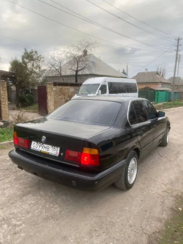 Bmw 5 series e34 ✅год выпуска: 1988 ✅ объем двигателя: 3.0 ✅ пробег: 415.000 -двигатель m30,работает как положено, масло не расходует. - кпп getrag 220, передачи все на месте. -подвеска отрабатывает мягко, посторонних звуков нет. -кузов не гнилой, в сварке и покраске не нуждается. -комплектация: 2 стеклоподъемника, гидроусилитель руля, регулировка зеркал, бортовой компьютер. -установлен гбо 4 поколения, внесён в тех. паспорт. по документам временный учёт рф 🇷🇺 ‼️цена: 300.000 рублей не питайте иллюзий, автомобиль не новый‼️ просьба по воздуху не беспокоить, звонить только заинтересованным, понимающим людям‼️ +79490919282 - фотография - 3