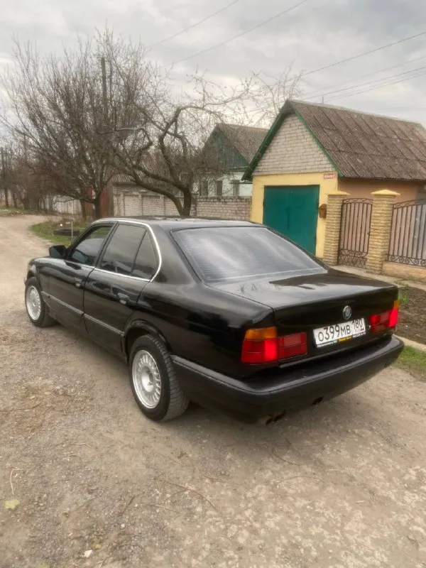 Bmw 5 series e34 ✅год выпуска: 1988 ✅ объем двигателя: 3.0 ✅ пробег: 415.000 -двигатель m30,работает как положено, масло не расходует. - кпп getrag 220, передачи все на месте. -подвеска отрабатывает мягко, посторонних звуков нет. -кузов не гнилой, в сварке и покраске не нуждается. -комплектация: 2 стеклоподъемника, гидроусилитель руля, регулировка зеркал, бортовой компьютер. -установлен гбо 4 поколения, внесён в тех. паспорт. по документам временный учёт рф 🇷🇺 ‼️цена: 300.000 рублей не питайте иллюзий, автомобиль не новый‼️ просьба по воздуху не беспокоить, звонить только заинтересованным, понимающим людям‼️ +79490919282 - фотография - 4
