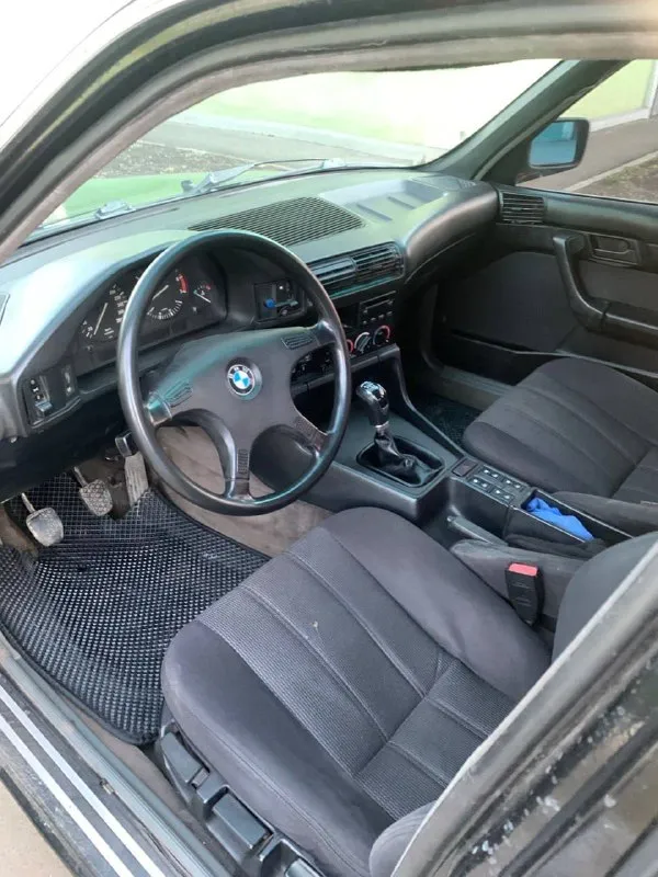 Bmw 5 series e34 ✅год выпуска: 1988 ✅ объем двигателя: 3.0 ✅ пробег: 415.000 -двигатель m30,работает как положено, масло не расходует. - кпп getrag 220, передачи все на месте. -подвеска отрабатывает мягко, посторонних звуков нет. -кузов не гнилой, в сварке и покраске не нуждается. -комплектация: 2 стеклоподъемника, гидроусилитель руля, регулировка зеркал, бортовой компьютер. -установлен гбо 4 поколения, внесён в тех. паспорт. по документам временный учёт рф 🇷🇺 ‼️цена: 300.000 рублей не питайте иллюзий, автомобиль не новый‼️ просьба по воздуху не беспокоить, звонить только заинтересованным, понимающим людям‼️ +79490919282 - фотография - 5