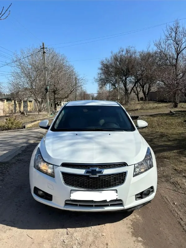 Продам chevrolet cruze 2009 года выпуска, мотор 1,6 механика, состояние автомобиля хорошее, подвеска без стуков и посторонних звуков, мотор и коробка без нареканий, хорошая комплектация. Цена 550000 телефон для связи +79496719196 - фотография - 1