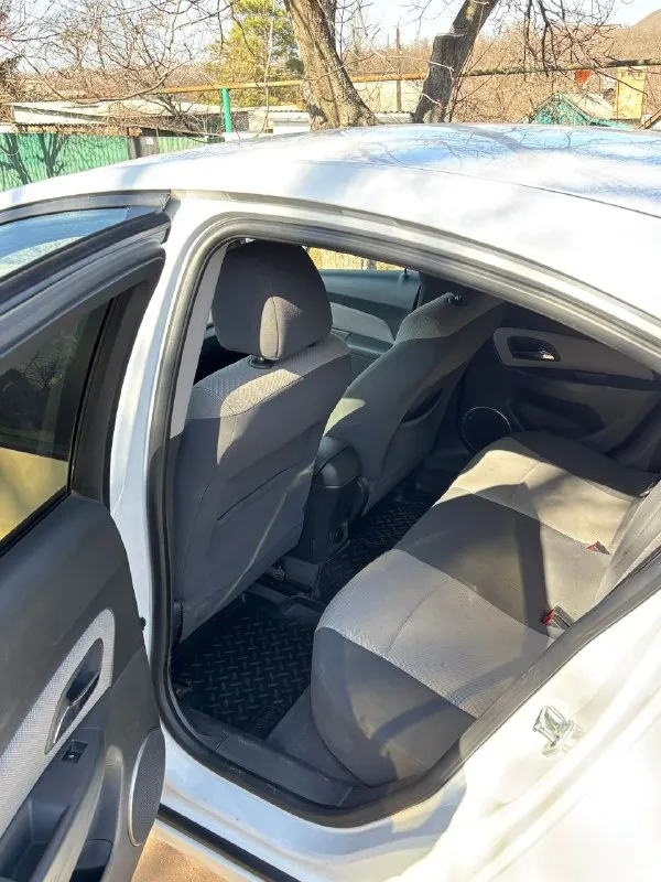 Продам chevrolet cruze 2009 года выпуска, мотор 1,6 механика, состояние автомобиля хорошее, подвеска без стуков и посторонних звуков, мотор и коробка без нареканий, хорошая комплектация. Цена 550000 телефон для связи +79496719196 - фотография - 5