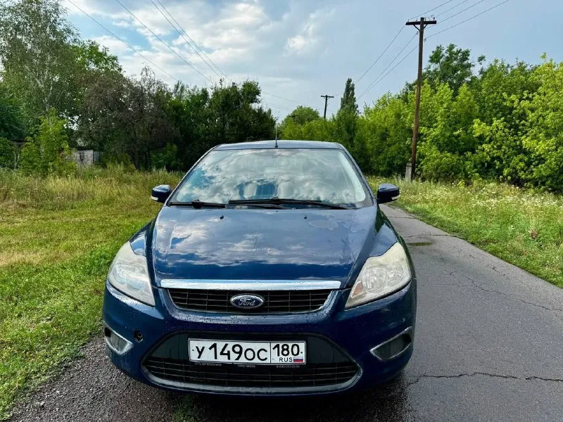 В продаже ford focus 2 от собственника 2008 года выпуска с мотором 1.4. комплектация : подогревы сидений, лобового и заднего стекла, кондиционер ( заклинил подшипник) машина обслужена и на ходу ежедневно. по кузову без гнили, состояние на фото. пороги, арки, днище без намека на гниль. ходовая обслужена, замена грм 8000 км назад, масло в коробке, сайлентблоки задней подвески, ремонт генератора и стартера. новый дросель, сцепление и много чего другого ( подробнее по телефону) +79497956303 продажа в связи с покупкой другого автомобиля. цена 520 тыс. руб осмотр г. донецк - фотография - 1