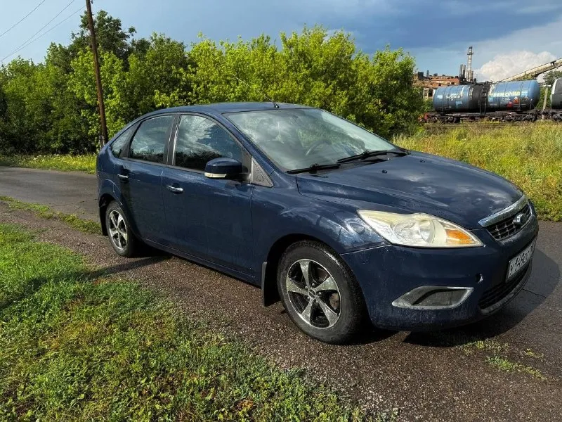 В продаже ford focus 2 от собственника 2008 года выпуска с мотором 1.4. комплектация : подогревы сидений, лобового и заднего стекла, кондиционер ( заклинил подшипник) машина обслужена и на ходу ежедневно. по кузову без гнили, состояние на фото. пороги, арки, днище без намека на гниль. ходовая обслужена, замена грм 8000 км назад, масло в коробке, сайлентблоки задней подвески, ремонт генератора и стартера. новый дросель, сцепление и много чего другого ( подробнее по телефону) +79497956303 продажа в связи с покупкой другого автомобиля. цена 520 тыс. руб осмотр г. донецк - фотография - 2