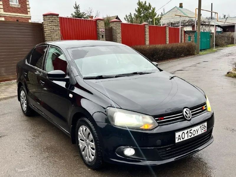 Volkswagen polo 2013 год выпуска коробка автомат aisin двигатель 1.6 комплектация; кондиционер 4 стеклоподъемника подогревы сидений подушки безопасности магнитола teyes 9 дюймов камера заднего вида led противотуманные фары led лампы в фарах вспышки фсо 2 пары установлен хороший выхлоп прошита под евро 2 едет очень достойно вложений не требует масло не расходует коробка не пинает не затягивает расходники поменяны новые шипованные шины цена 750.000 тысяч рублей торг обоснованный 89996953842 +79495582292 - фотография - 1