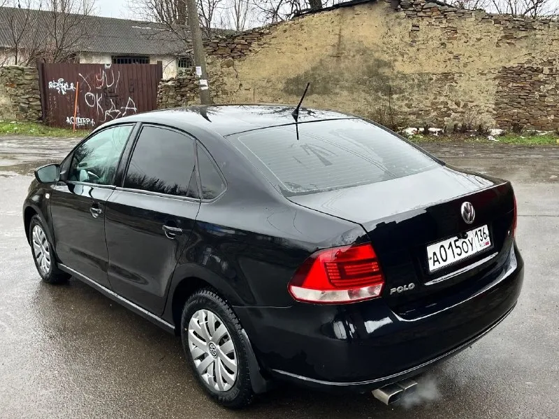 Volkswagen polo 2013 год выпуска коробка автомат aisin двигатель 1.6 комплектация; кондиционер 4 стеклоподъемника подогревы сидений подушки безопасности магнитола teyes 9 дюймов камера заднего вида led противотуманные фары led лампы в фарах вспышки фсо 2 пары установлен хороший выхлоп прошита под евро 2 едет очень достойно вложений не требует масло не расходует коробка не пинает не затягивает расходники поменяны новые шипованные шины цена 750.000 тысяч рублей торг обоснованный 89996953842 +79495582292 - фотография - 4
