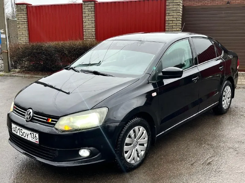 Volkswagen polo 2013 год выпуска коробка автомат aisin двигатель 1.6 комплектация; кондиционер 4 стеклоподъемника подогревы сидений подушки безопасности магнитола teyes 9 дюймов камера заднего вида led противотуманные фары led лампы в фарах вспышки фсо 2 пары установлен хороший выхлоп прошита под евро 2 едет очень достойно вложений не требует масло не расходует коробка не пинает не затягивает расходники поменяны новые шипованные шины цена 750.000 тысяч рублей торг обоснованный 89996953842 +79495582292 - фотография - 5