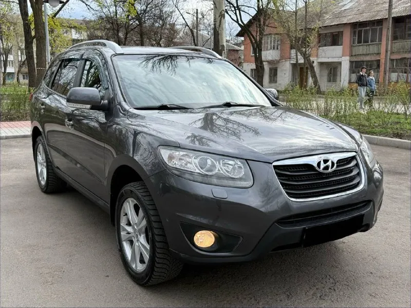 Продам hyundai santa fe 2.4 бензин год выпуска 2011 состояние идеальное. без вмятин царапин и рыжиков сервисные книги. кнопка star - stop без ключевой доступ вложений не требует! любое оформление! салон не затертый не порваный резина хорошая kumho авто полностью обслужена до мелочей работает ровно. коробка переключает идеально климат контроль работает все жидкости заменены! стекла все родные каждая кнопка работает) цена 1.230₽ +7-949-794-46-27 остольные вопросы по телефону звоните в любое время. 📲 tg: евгений 📞 звоните: +7(949)7944627 - фотография - 2