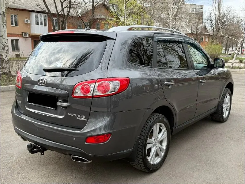 Продам hyundai santa fe 2.4 бензин год выпуска 2011 состояние идеальное. без вмятин царапин и рыжиков сервисные книги. кнопка star - stop без ключевой доступ вложений не требует! любое оформление! салон не затертый не порваный резина хорошая kumho авто полностью обслужена до мелочей работает ровно. коробка переключает идеально климат контроль работает все жидкости заменены! стекла все родные каждая кнопка работает) цена 1.230₽ +7-949-794-46-27 остольные вопросы по телефону звоните в любое время. 📲 tg: евгений 📞 звоните: +7(949)7944627 - фотография - 4