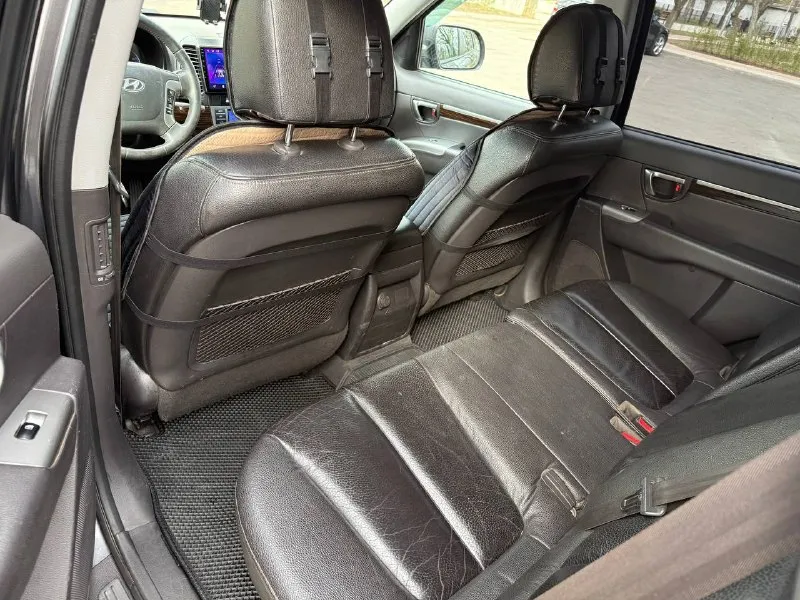 Продам hyundai santa fe 2.4 бензин год выпуска 2011 состояние идеальное. без вмятин царапин и рыжиков сервисные книги. кнопка star - stop без ключевой доступ вложений не требует! любое оформление! салон не затертый не порваный резина хорошая kumho авто полностью обслужена до мелочей работает ровно. коробка переключает идеально климат контроль работает все жидкости заменены! стекла все родные каждая кнопка работает) цена 1.230₽ +7-949-794-46-27 остольные вопросы по телефону звоните в любое время. 📲 tg: евгений 📞 звоните: +7(949)7944627 - фотография - 8