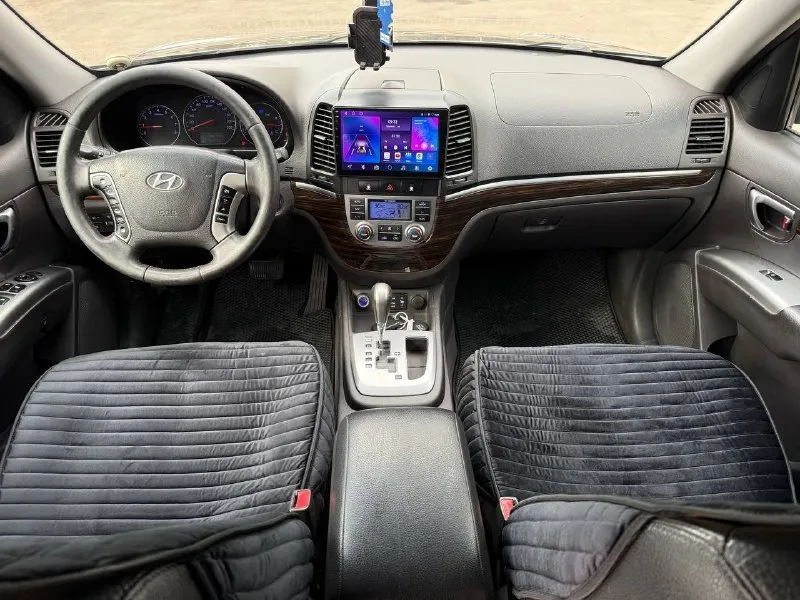 Продам hyundai santa fe 2.4 бензин год выпуска 2011 состояние идеальное. без вмятин царапин и рыжиков сервисные книги. кнопка star - stop без ключевой доступ вложений не требует! любое оформление! салон не затертый не порваный резина хорошая kumho авто полностью обслужена до мелочей работает ровно. коробка переключает идеально климат контроль работает все жидкости заменены! стекла все родные каждая кнопка работает) цена 1.230₽ +7-949-794-46-27 остольные вопросы по телефону звоните в любое время. 📲 tg: евгений 📞 звоните: +7(949)7944627 - фотография - 9