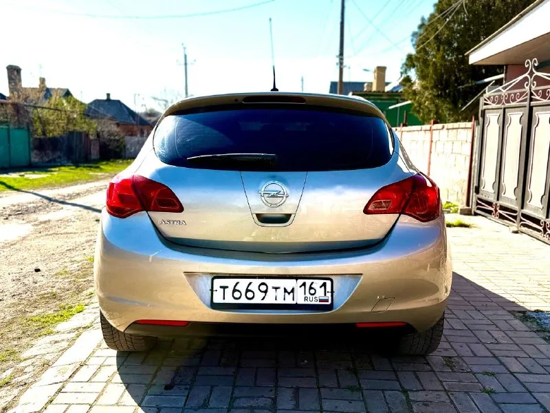 🔥opel astra j🔥 660 тысяч рулей ✅ год выпуска - 2012 ✅ объем двигателя - 1.6 бензин атмосферник ✅ коробка - 6-ступенчатый автомат ✅ пробег - 220000 тысяч ✅ комплектация - максимальная, имеется обогревы лобового, боковых и задних зеркал, подогревы сидений, подогрев руля, климат контроль двух-зонный,4 эсп с доводчиками, датчик дождя, датчик света, датчик движения, датчик давления в шинах, датчики не ровной дороги, электрорегулеровка фар и зеркал, заводская мультимедиа с bluetooth и aux, круиз контроль, голосовое управление магнитолой, мультируль, два ключа, тип троник и еще много чего полезного. ✅ описание - автомобиль в прекрасном состоянии, гнили и ржавчины нету, кузовных работ никаких делать не нужно. ходовая в идеале, все стоит новое, машина сбитая и мягкая. коробка контрактная, менялась в ноябре все чеки есть, коробка работает без нареканий, все режимы работают. двигатель шепчет, недавно менялся грм, новые масла и фильтра, тормоза так же поменяны. +79493155378 +79934482003 - фотография - 4