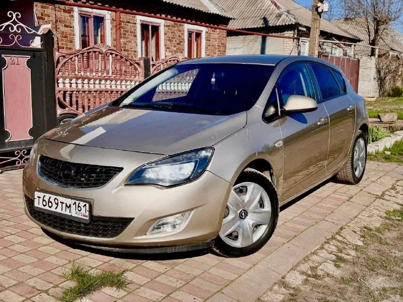 🔥opel astra j🔥 660 тысяч рулей ✅ год выпуска - 2012 ✅ объем двигателя - 1.6 бензин атмосферник ✅ коробка - 6-ступенчатый автомат ✅ пробег - 220000 тысяч ✅ комплектация - максимальная, имеется обогревы лобового, боковых и задних зеркал, подогревы сидений, подогрев руля, климат контроль двух-зонный,4 эсп с доводчиками, датчик дождя, датчик света, датчик движения, датчик давления в шинах, датчики не ровной дороги, электрорегулеровка фар и зеркал, заводская мультимедиа с bluetooth и aux, круиз контроль, голосовое управление магнитолой, мультируль, два ключа, тип троник и еще много чего полезного. ✅ описание - автомобиль в прекрасном состоянии, гнили и ржавчины нету, кузовных работ никаких делать не нужно. ходовая в идеале, все стоит новое, машина сбитая и мягкая. коробка контрактная, менялась в ноябре все чеки есть, коробка работает без нареканий, все режимы работают. двигатель шепчет, недавно менялся грм, новые масла и фильтра, тормоза так же поменяны. +79493155378 +79934482003 - фотография - 9