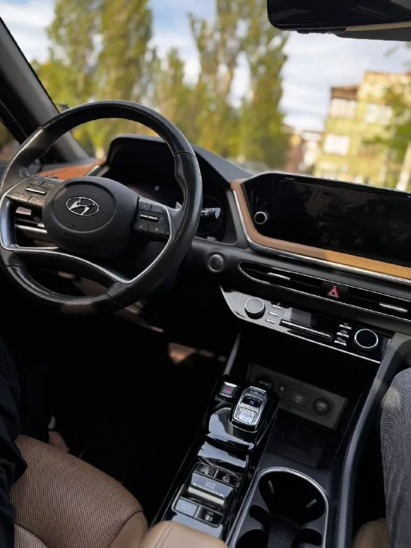 Макеевка, донецк ‼️ продаю личный автомобиль‼️ hyundai sonata ♦️год выпуска: 12/2020 ♦️комплектация: limited ♦️пробег: 88 тыс. км. ♦️объём 1.6turbo ♦️8ти ступенчатая акпп состояние: идеал как техническое, так и внешнее ‼️ комплектация: ⚪️ кожаный мультируль ⚪️ безключевой доступ ⚪️. .. лектроподогрев зеркал ⚪️ подогрев и вентиляция сидений ⚪️ подогрев руля ⚪️панорамная крыша с люком ⚪️красивый кожаный салон ⚪️подушки безопасности все на месте ⚪️электропривод и память сидений ➡️ салон прошёл полную глубокую хим. чистку ➡️ кузов покрыт керамикой автомобиль личный, не требует вложений от слова совсем, сел и поехал! цена: 2 🍋 650 тыс. руб. торг аргументированный при осмотре авто! 📲звоните: +79495243180 телеграмм на этот же номер - фотография - 6
