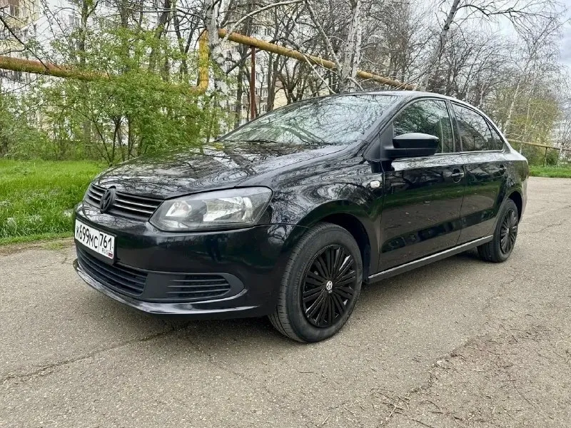 Продаю volkswagen polo sedan 2011 г, 1.6 автомат. 🎉 850 000 руб. , могу помочь оформить в кредит. родной честный пробег без скруток 170.000 км. автомобиль юридически чистый и находится в отличном техническом и косметическом состоянии. окрасов минимум и то это косметика, нет ни какой шпаклевки. все железо заводское, фары и стекла завод. надежный двигатель 1.6 на 105 л. с., в отличном состоянии 6-ступенчатый автомат в идеале, была замена масла ( кондиционер, подогрев передних сидений и боковых зеркал, четыре электростеклоподъемника, регулировка зеркал, все стекла без трещин, в наличии полный комплект ключей. дополнительно установлена шумоизоляция, и не плохая аудио подготовка. звоните, автомобиль вам понравится. донецк +79495947632. 📞 звоните: +7(949)5947632 - фотография - 1