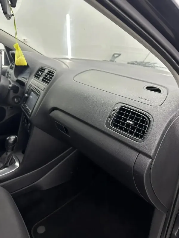 Продаю volkswagen polo sedan 2011 г, 1.6 автомат. 🎉 850 000 руб. , могу помочь оформить в кредит. родной честный пробег без скруток 170.000 км. автомобиль юридически чистый и находится в отличном техническом и косметическом состоянии. окрасов минимум и то это косметика, нет ни какой шпаклевки. все железо заводское, фары и стекла завод. надежный двигатель 1.6 на 105 л. с., в отличном состоянии 6-ступенчатый автомат в идеале, была замена масла ( кондиционер, подогрев передних сидений и боковых зеркал, четыре электростеклоподъемника, регулировка зеркал, все стекла без трещин, в наличии полный комплект ключей. дополнительно установлена шумоизоляция, и не плохая аудио подготовка. звоните, автомобиль вам понравится. донецк +79495947632. 📞 звоните: +7(949)5947632 - фотография - 7