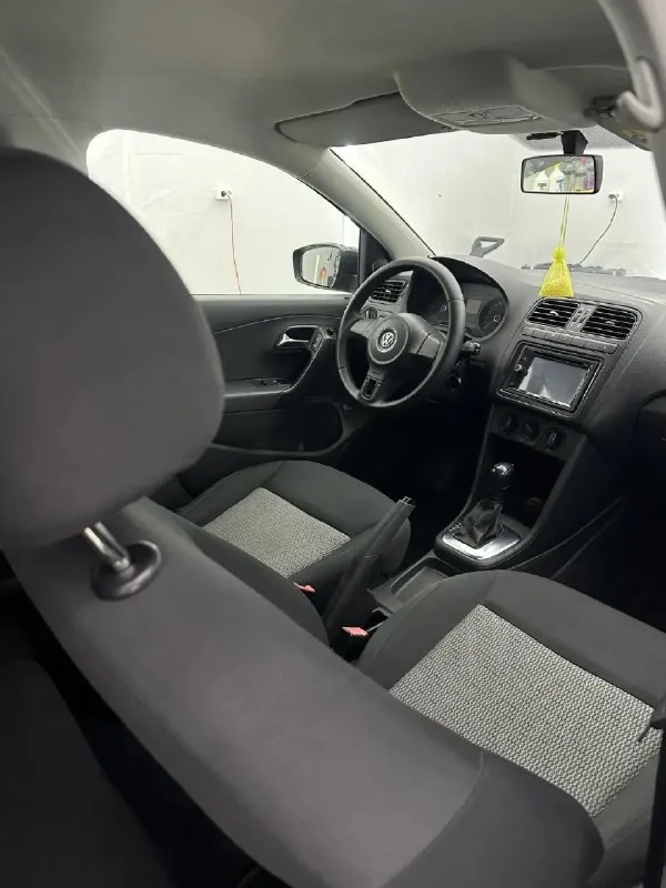 Продаю volkswagen polo sedan 2011 г, 1.6 автомат. 🎉 850 000 руб. , могу помочь оформить в кредит. родной честный пробег без скруток 170.000 км. автомобиль юридически чистый и находится в отличном техническом и косметическом состоянии. окрасов минимум и то это косметика, нет ни какой шпаклевки. все железо заводское, фары и стекла завод. надежный двигатель 1.6 на 105 л. с., в отличном состоянии 6-ступенчатый автомат в идеале, была замена масла ( кондиционер, подогрев передних сидений и боковых зеркал, четыре электростеклоподъемника, регулировка зеркал, все стекла без трещин, в наличии полный комплект ключей. дополнительно установлена шумоизоляция, и не плохая аудио подготовка. звоните, автомобиль вам понравится. донецк +79495947632. 📞 звоните: +7(949)5947632 - фотография - 8