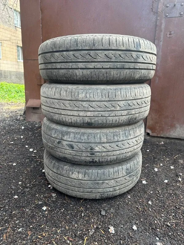 Продам: летние колеса r-15, 4x100‼️ для vesta, largus, logan, lanos, solaris, rio и т. д цена 16.000 руб за комплект - 4.шт (диски+резина+колпаки в подарок) ✅ оригинальные диски - renault, каталог. номер: 403008751r-c хaрaктeриcтики - r15, 6j, et-40, цо-60.1, 4x100‼️ колпаки автоваз vesta ng ✅ резина летняя formula energy - 185 / 65 / r15 достались с автомобилем. стояли на логане. 📍осмотр в г. дoнецк, калининский р-н 📞🇷🇺звоните: +7 (949) 470-15-30 дополнительные вoпpoсы по тел - фотография - 3