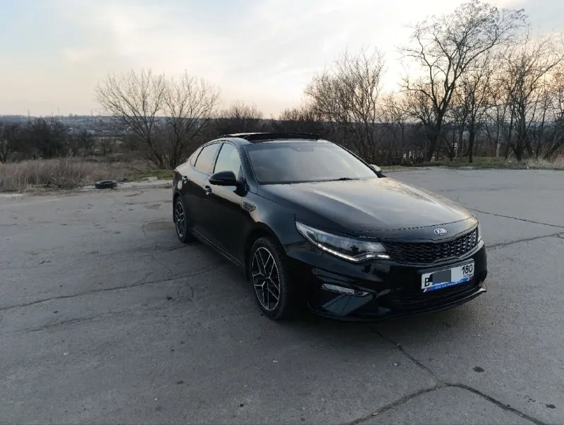 Продам автомобиль kia optima 2019 года. машина официальная, не пригон. комплектация: gt line кожаный салон, электропакет передних сидений, подсветка по контуру, обогрев всех сидений, руля, боковых зеркал, обдув передних сидений, 2-х зонный климат контроль, премиум музыка harman/kardon, датчики слепых зон, давления, дождя и света, auto hold, start/stop, бесключевой доступ, авто затемняющее стекло заднего вида, панорамная крыша, мультимедиа (android auto, apple carplay), камера 360°, авто парковка, круиз контроль, адаптивная led оптика. заводской обвес gt. диски r18. 2.4, автомат. 157.000 км родного пробега. цена: 1.700.000₽ срочно тел: +7(949)-978-61-00 📲 tg: @ziko_lini 📞 звоните: +7(949)9786100 - фотография - 3