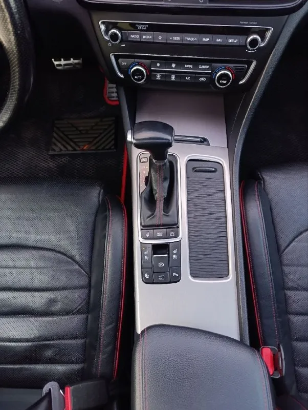 Продам автомобиль kia optima 2019 года. машина официальная, не пригон. комплектация: gt line кожаный салон, электропакет передних сидений, подсветка по контуру, обогрев всех сидений, руля, боковых зеркал, обдув передних сидений, 2-х зонный климат контроль, премиум музыка harman/kardon, датчики слепых зон, давления, дождя и света, auto hold, start/stop, бесключевой доступ, авто затемняющее стекло заднего вида, панорамная крыша, мультимедиа (android auto, apple carplay), камера 360°, авто парковка, круиз контроль, адаптивная led оптика. заводской обвес gt. диски r18. 2.4, автомат. 157.000 км родного пробега. цена: 1.700.000₽ срочно тел: +7(949)-978-61-00 📲 tg: @ziko_lini 📞 звоните: +7(949)9786100 - фотография - 8
