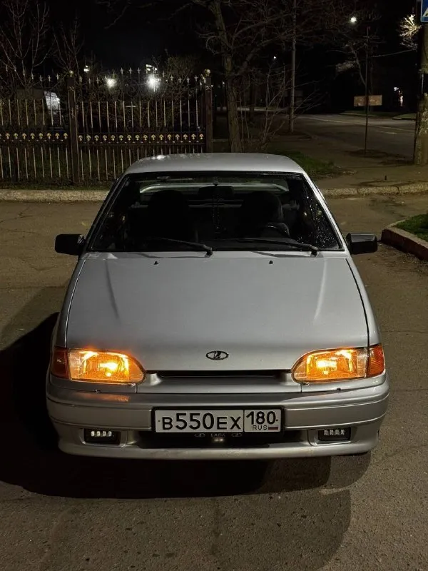 В продаже ваз 2115 2011 года выпуска автомобиль в отличном состоянии! 1 владелец. автомобиль приобретался новым в автосалоне в донецке. все сервисные книги есть. два комплекта ключей. два комплекта колёс на дисках. родной пробег 142.000 км. все стёкла включая лобовое родные! по кузову авто полностью в родном окрасе! присутствуют мелкие жизненные моменты, ничего критичного. дно пороги арки стаканы всё полностью целое! по технике полностью обслужена. мотор и коробка работают идеально. ходовая без нареканий, вся тихая. стоит простая музыка. также установлены led туманки. по документам полный порядок осмотр донецк цена 320.000 ₽, торг реальному покупателю! ☎️ +7 (949) 628-72-17 📞 🇷🇺 звоните: +79496287217 - фотография - 1