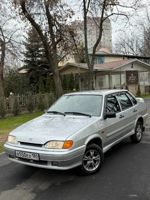 В продаже ваз 2115 2011 года выпуска автомобиль в отличном состоянии! 1 владелец. автомобиль приобретался новым в автосалоне в донецке. все сервисные книги есть. два комплекта ключей. два комплекта колёс на дисках. родной пробег 142.000 км. все стёкла включая лобовое родные! по кузову авто полностью в родном окрасе! присутствуют мелкие жизненные моменты, ничего критичного. дно пороги арки стаканы всё полностью целое! по технике полностью обслужена. мотор и коробка работают идеально. ходовая без нареканий, вся тихая. стоит простая музыка. также установлены led туманки. по документам полный порядок осмотр донецк цена 320.000 ₽, торг реальному покупателю! ☎️ +7 (949) 628-72-17 📞 🇷🇺 звоните: +79496287217 - фотография - 2