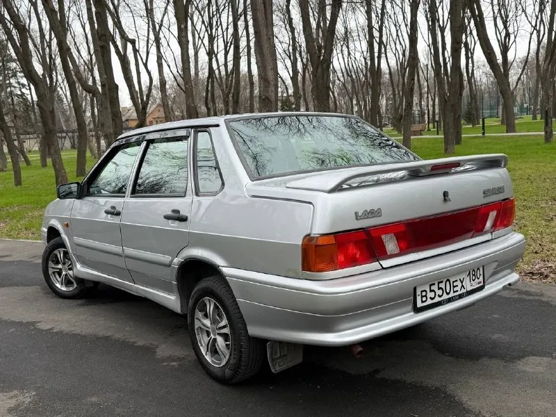 В продаже ваз 2115 2011 года выпуска автомобиль в отличном состоянии! 1 владелец. автомобиль приобретался новым в автосалоне в донецке. все сервисные книги есть. два комплекта ключей. два комплекта колёс на дисках. родной пробег 142.000 км. все стёкла включая лобовое родные! по кузову авто полностью в родном окрасе! присутствуют мелкие жизненные моменты, ничего критичного. дно пороги арки стаканы всё полностью целое! по технике полностью обслужена. мотор и коробка работают идеально. ходовая без нареканий, вся тихая. стоит простая музыка. также установлены led туманки. по документам полный порядок осмотр донецк цена 320.000 ₽, торг реальному покупателю! ☎️ +7 (949) 628-72-17 📞 🇷🇺 звоните: +79496287217 - фотография - 3