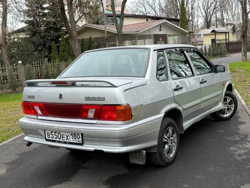 В продаже ваз 2115 2011 года выпуска автомобиль в отличном состоянии! 1 владелец. автомобиль приобретался новым в автосалоне в донецке. все сервисные книги есть. два комплекта ключей. два комплекта колёс на дисках. родной пробег 142.000 км. все стёкла включая лобовое родные! по кузову авто полностью в родном окрасе! присутствуют мелкие жизненные моменты, ничего критичного. дно пороги арки стаканы всё полностью целое! по технике полностью обслужена. мотор и коробка работают идеально. ходовая без нареканий, вся тихая. стоит простая музыка. также установлены led туманки. по документам полный порядок осмотр донецк цена 320.000 ₽, торг реальному покупателю! ☎️ +7 (949) 628-72-17 📞 🇷🇺 звоните: +79496287217 - фотография - 5
