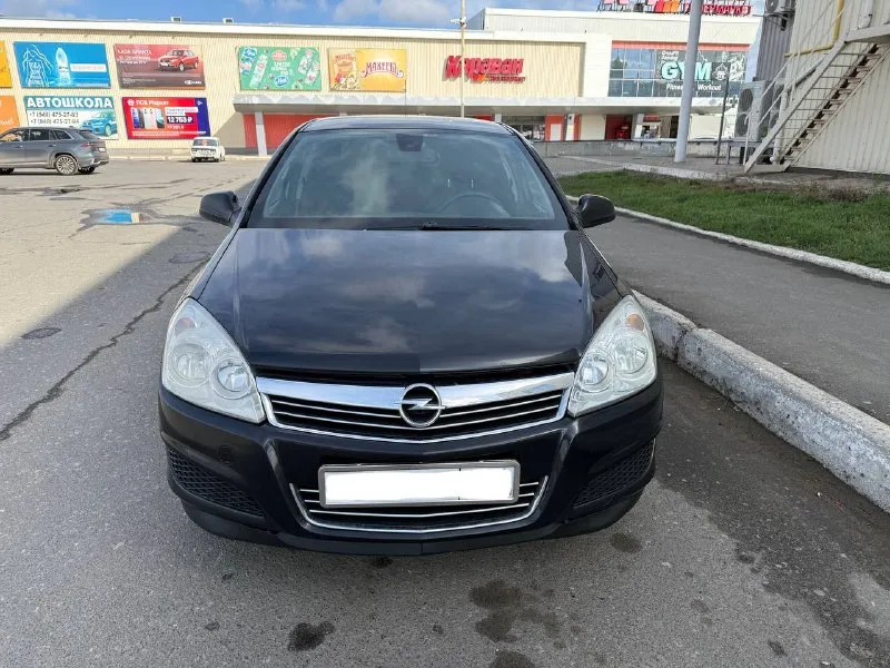 Opel astra, 2011 г. пробег: 192 700 км двигатель: 1.6 л, бензин, амт автомобиль в хорошем состоянии: - двигатель работает ровно, коробка передач переключается плавно, адаптирована. - недавно выполнена замена масла. - кузов оцинкован, полностью отсутствует коррозия. - все стёкла оригинальные, включая лобовое. - установлена сигнализация stat line с функцией автозапуска. технический осмотр пройден, автомобиль юридически чист и готов к постановке на учёт. по запросу предоставим подробный видеообзор. цена: 480 000 руб. город: донецк телефон: +7 949 371-08-26 (есть telegram, max) 📞 звоните: +7(949)3710826 - фотография - 1