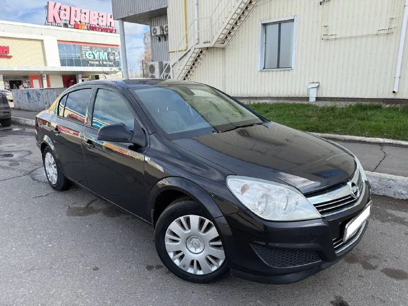 Opel astra, 2011 г. пробег: 192 700 км двигатель: 1.6 л, бензин, амт автомобиль в хорошем состоянии: - двигатель работает ровно, коробка передач переключается плавно, адаптирована. - недавно выполнена замена масла. - кузов оцинкован, полностью отсутствует коррозия. - все стёкла оригинальные, включая лобовое. - установлена сигнализация stat line с функцией автозапуска. технический осмотр пройден, автомобиль юридически чист и готов к постановке на учёт. по запросу предоставим подробный видеообзор. цена: 480 000 руб. город: донецк телефон: +7 949 371-08-26 (есть telegram, max) 📞 звоните: +7(949)3710826 - фотография - 2