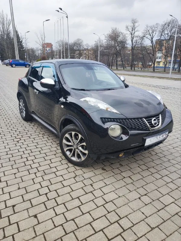 💵890т. руб💵 без вложений в отличном состоянии не битый, не гнилой nissan juke 2013 год 1.6 бензин 117л. с. пробег 210000км коробка автомат обычный 4ст (не вариатор) переключает мягко без пинков(заказ наряд в наличии) двигатель работает ровно, не дымит, масло не ест кузов в отличном состоянии, в дтп не участвовал. салон чистый и опрятный климат контроль работает 4 стеклоподьемника, подогрев сидений, мультируль, камера заднего вида, круиз контроль. новая летняя резина тех осмотр пройден, диагностическая карта на руках оформление без проблем осмотр донецк +79493790571 📲 tg: максим 📞 звоните: +7(949)3790571 - фотография - 1